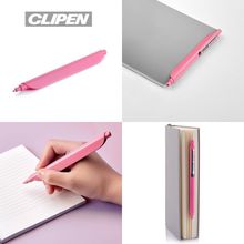 Text "CLIPEN". Vier Bilder: rosa Stift, Heft als Lesezeichen, Hand schreibt, Stift an Heft geklemmt.