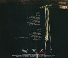 Texte: Disc I & II mit Liedern, u.a. "As Rome Burns", "Gallows Hymn". Rechts: Mikrofon auf einem Ständer mit Seil.