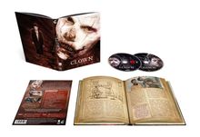 Text: "Clown", "From master of terror Eli Roth", "18". 

Beschreibung: DVD-Hülle und Discs mit gruseligem Clownmotiv, aufgeklapptes Buch.