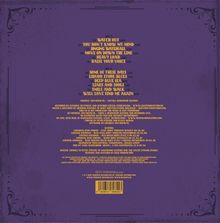 Titelliste mit Zeiten in Gelb auf Lila: Songs auf Seite A und B. Dekorative Bordüre in den Ecken.