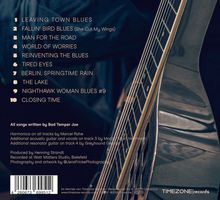 "Trackliste: 1. Leaving Town Blues, 2. Fallin' Bird Blues, ..., 10. Closing Time. Gitarre nah aufgenommen, Detail der Saiten."