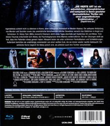 „EXTRAS: Original Trailer, Making-of-Featurette, entfalle...“ Eine Person schwebt in einem Wald, beleuchtet von Lichtstrahlen. Unten sind Bilder: eine Eule, zwei Personen im Gespräch, eine Frau mit besorgtem Gesichtsausdruck.