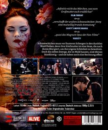 „definitiv nicht das Märchen, was eure Großmutter euch erzählt hat“ - Eine Frau mit blutverschmiertem Gesicht und Blumen.