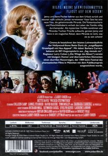Titel: HILFE, MEINE SCHWIEGERMUTTER FLIEGT AUF DEM BESEN!  
Oben links: ältere Frau mit Zigarette, blonde Haare.  
Unten: Filmszenen mit verschiedenen Personen.