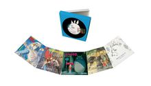 Studio Ghibli. Fünf bunte, ausliegenden Film- oder Buchcover, darunter bekannte Figuren.