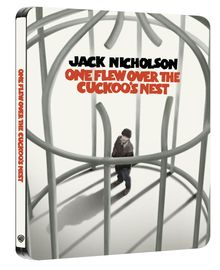 Text: "JACK NICHOLSON ONE FLEW OVER THE CUCKOO'S NEST." Eine Person in einem übergroßen Vogelkäfig.