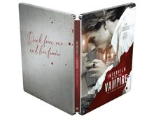 "Drink from me and live forever." "INTERVIEW WITH THE VAMPIRE." Zwei Männer, einer beißt den anderen.