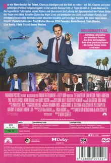 „Bonusmaterial: Entfallene, alternative Szenen, das Erbe des Gelächters.“ 

Ein Mann im Anzug zeigt Ausweis und hält Pistole.