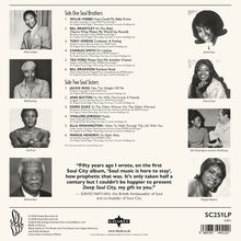 **Texte:**

- Soul Brothers und Soul Sisters Trackliste.
- Zitat von David Nathan über Soul City.
- Platten-Identifikation: SC251LP.

**Visuals (schwarz-weiß Fotos):**

- Mehrere Porträts von Künstlern.