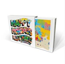 Text: "Happy Mondays, Pills 'n' Thrills". Bunte, verzerrte Buchstaben in 3D-Optik. Colorful, abstrakte Muster.