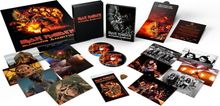"Iron Maiden: Burning Ambition" auf mehreren Elementen. Umfassendes Box-Set aus CDs, Fotos und Postern in lebhaften Farben.