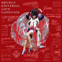 "PHYSICS UNIVERSAL LOVE LANGUAGE" und "KÁRYYN" in großen Buchstaben. Frau in futuristischer Kleidung vor rotem Hintergrund.