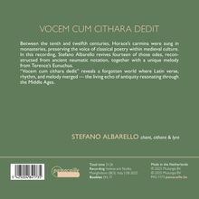 "VOCEM CUM CITHARA DEDIT" beschreibt die Wiederbelebung klassischer Poesie durch Stefano Albarello.