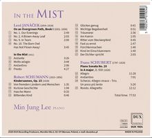 Texte: "In the Mist", Leoš Janáček, Robert Schumann, Franz Schubert, Min Jung Lee. Details von Musikstücken und Spielzeiten.   
Hintergrund: Beige, klare Typografie.
