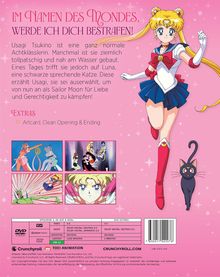„IM NAMEN DES MONDES, WERDE ICH DICH BESTRAFEN!“ steht oben. Usagi Tsukino wird zur Heldin Sailor Moon, begleitet von Luna.