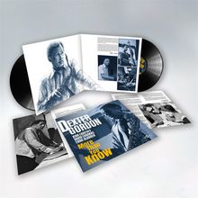 DEXTER GORDON, More Than You Know. Cover mit Saxophonist und Schallplatten, schwarz-weißes und farbiges Design.