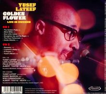 Text: "YUSEF LATEEF GOLDEN FLOWER LIVE IN SWEDEN." Nahaufnahme eines Mannes mit Brille, der ein Mikrofon benutzt.