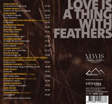 Text: "LOVE IS A THING WITH FEATHERS". Unten Logos: "MAVIS", "NORTH HILL". Liste mit 20 Musiktiteln, Künstlern und Zeitangaben.