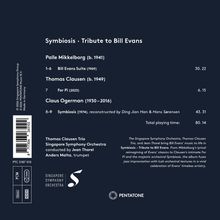 "Symbiosis • Tribute to Bill Evans" zeigt Titel und Laufzeiten der Stücke. Unten: "Thomas Clausen Trio, Singapore Symphony Orchestra". Links: "SINGAPORE SYMPHONY ORCHESTRA" und "PENTATONE" sind Logos.