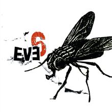 Text: "EVE 6". Illustration einer großen Fliege auf weißem Hintergrund.