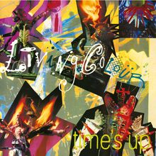 "Living Colour times up" in geschwungenen und bunten Buchstaben. Collage aus schrägen und bunten Kunstwerken mit Figuren.