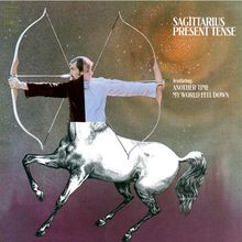„SAGITTARIUS PRESENT TENSE“ und „featuring: ANOTHER TIME, MY WORLD FELL DOWN“. Zentaur, gemaltes Universum.