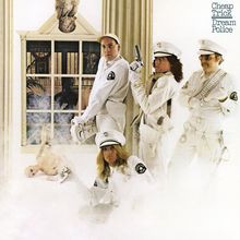 Text: "Cheap Trick Dream Police". Vier Männer in weißen Uniformen posieren mit Waffen, umgeben von Rauch.