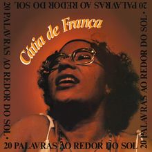 Text: "Cátia de França" und "20 Palavras ao Redor do Sol". Frau mit Brille schaut erfreut nach oben, im warmen Licht.