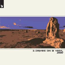 "3 DRIVES ON A VINYL 2000". Eine stilisierte Landschaft mit beeindruckenden Felsformationen unter einem violetten Himmel.