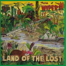 Text: „WIPERS“ oben, „LAND OF THE LOST“ unten. Illustration mit Dschungelpflanzen, Tieren und einem Sumpf.