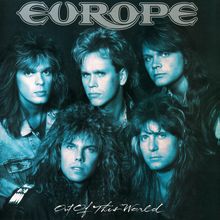 Text: "EUROPE" oben, "Out of This World" unten. Fünf Männer mit langen Haaren in bläulichem Licht. Cover eines Musikalbums.