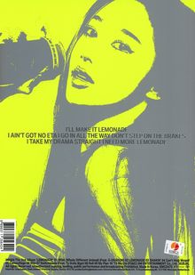 Text: "I'LL MAKE IT LEMONADE I AIN'T GOT NO ETA I GO IN ALL THE WAY..." Illustration einer Person mit Mikrofon. Grüne und graue Farben.