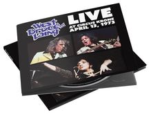 "West, Bruce & Laing" Logo. LIVE AT CIRCUS KRONE APRIL 13, 1973. Drei Musiker in Aktion auf einer CD-Hülle.