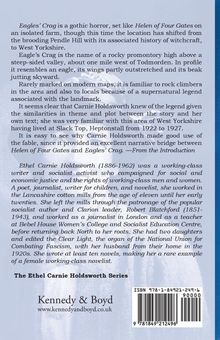 Text über das Buch "Eagles' Crag", ein Berg und die Autorin Ethel Carnie Holdsworth auf einer bläulich grauen Rückseite.