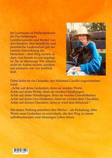 Text über Iris Liebmanns Arbeit und Philosophie. Rechts ist ein Foto von einer lachenden Frau mit Hut, die einen Hund streichelt.