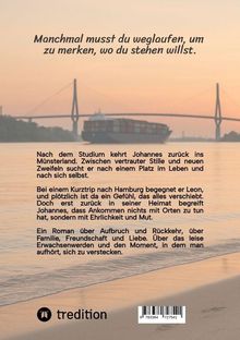 Text: „Manchmal musst du weglaufen, um zu merken, wo du stehen willst.“ Hintergrund: Sonnenuntergang am Wasser mit Brücke.