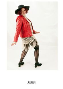 Code: 9 783384 756664. Eine Frau mit roter Jacke, schwarzem Hut, grobmaschigem Oberteil und gestreiften Strumpfhosen.