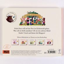 Frida Hase will auf das Fest im Eichenwald gehen. Was soll sie bloß anziehen? Ob sie ein schönes Kleid findet? Illustration: Tiere versammeln sich um einen Baum. Emblem: "Von den Schöpfern des Grüffelo".