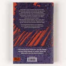 Ein Text beschreibt eine dystopische Welt. Ein Mädchen, Tonia, sucht ihren Bruder und entdeckt dunkle Geheimnisse. Unten ist ein Barcode. Im Hintergrund ist eine stilisierte, farbintensive Illustration eines Waldes mit orangen und violetten Tönen. Ein Logo von Beltz & Gelberg ist unten links.