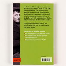 Text spricht über Jurek, einen Jungen, der aus dem Warschauer Ghetto flieht, und ein Buch in einfacher Sprache. Links Foto eines Jungen.