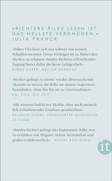 Zitat im Fokus: "RICHTERS RILKE LESEN IST DAS HELLSTE VERGNÜGEN." - Julia Franck. Mehrere Lobeshymnen auf Sandra Richters Zugang zu Rilke. Logo unten rechts: "it".
