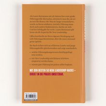 Orangefarbene Buchrückseite mit Text über Leadership-Fähigkeiten, Aufmerksamkeit auf New Leadership, Erfahrungen und Hacks.