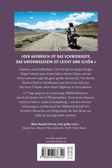 „Der Aufbruch ist das Schwierigste. Das Unterwegssein ist leicht und schön.“ Ein Motorradfahrer fährt auf einer Straße in einer bergigen Landschaft.