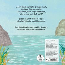 „Mein Kind, nun lehn dich an mich, in dieser Sternennacht. Denk dran, dein Papa liebt dich, gibt immer auf dich acht.“ Im Hintergrund Wasser, Pflanzen, Felsen.