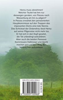 Text beschreibt Henrys Pilgerreise mit Entdeckung einer toten Nonne und Ermittlungen. Im Hintergrund eine neblige Landschaft.