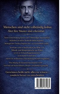 Ein Gesicht vor blauem Hintergrund. Text: "Menschen sind nicht vollständig lesbar. Aber ihre Muster sind erkennbar."