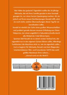 Ein Text erzählt von Michaela und Ronalds Abenteuer mit einem fehlerhaften Teleporter. Darunter ist ein einfaches Logo.