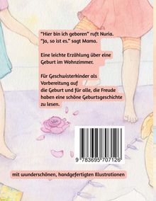 Text über eine Geburt im Wohnzimmer, geeignet für Geschwister. Illustration zeigt Kinderfüße, eine geöffnete Rose und Blütenblätter.