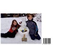 Strichcode: 9783695712021. Zwei Kinder neben einem Schneehase mit Ostereiern in winterlicher Umgebung.