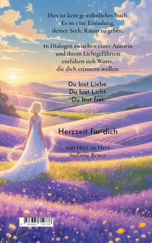 Text über Weisheit und Einladung zur inneren Entfaltung, mit einer Frau in einem lila Blumenfeld bei Sonnenuntergang.